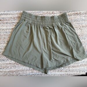 Vuori Villa Shorts Size Large